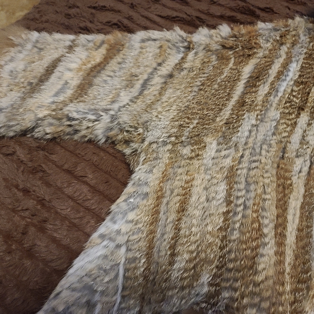 Elizabeth and James knit Rabbit. - Picture 6 of 7